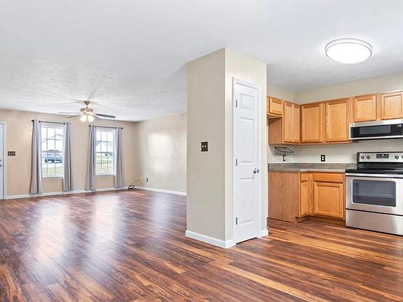 5th image of 209 High Meadow Ct