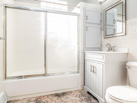 4th image of 2336 S 58th Ct #1F