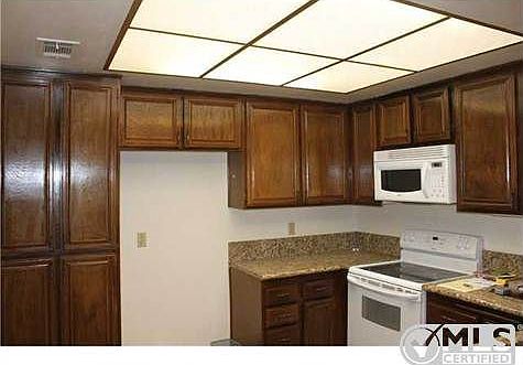 3rd image of 1215 La Verde Ln
