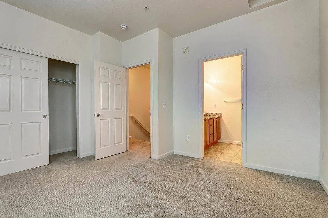 2 bed, 1393 sqft, $2,295 — Photo 2