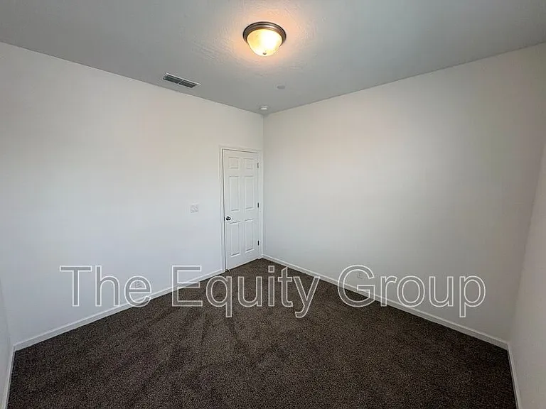 1336 W Porter Ct — Photo 7