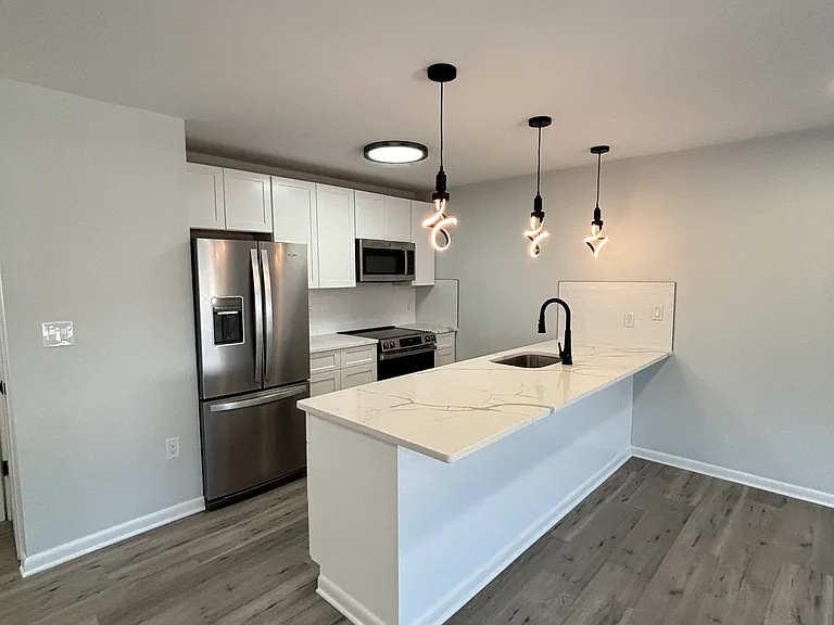 1036 Chancellor Ave #6 — Photo 12