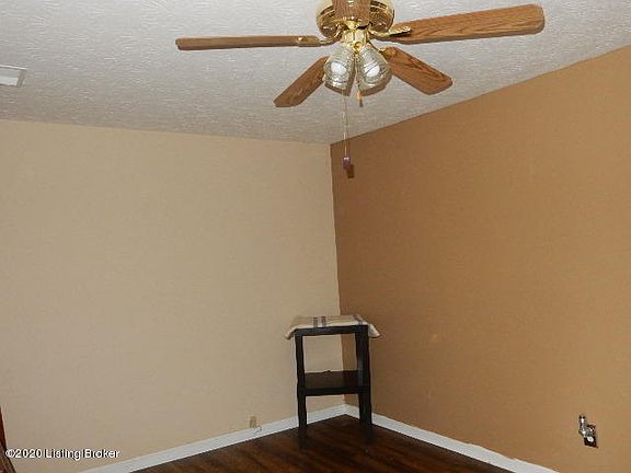 4th image of 296 Lakes Edge Dr