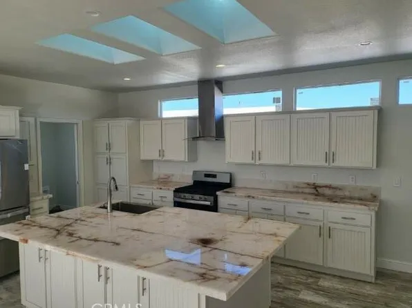20 Dover Dr, Northridge, CA 91324
