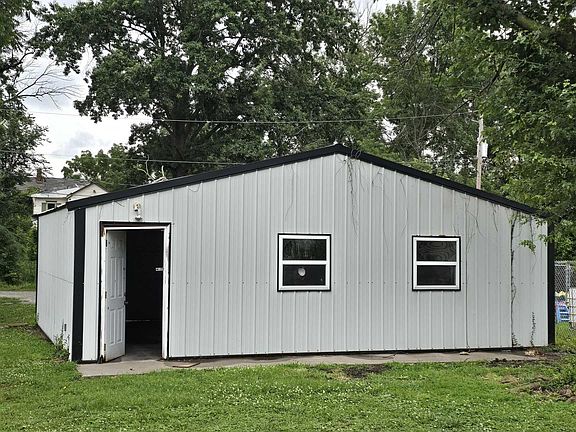 3rd image of 307 E Ohio St