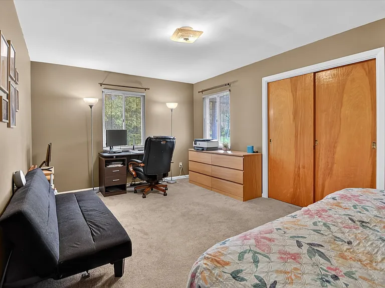 462 Greenhurst Dr — Photo 13