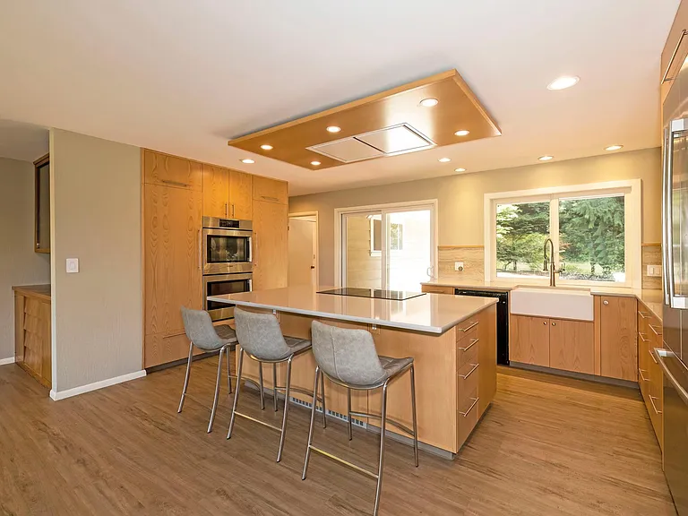 305 NE Stenman Ln — Photo 12