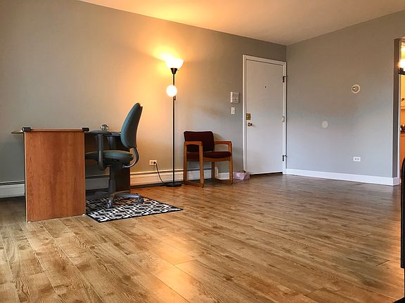 5th image of 259 W Court Of Shorewood APT 1
