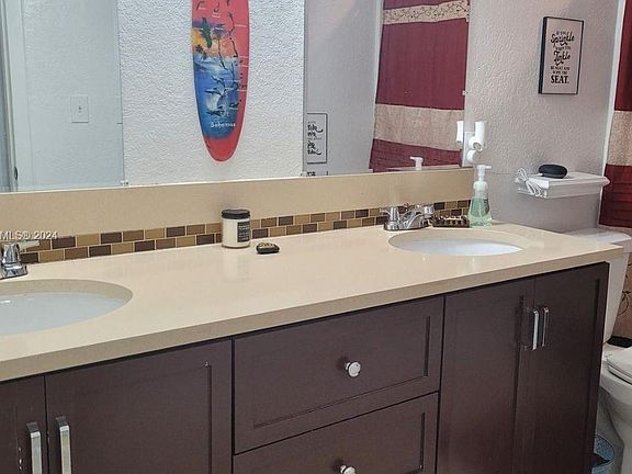 4th image of 4019 N University Dr #201