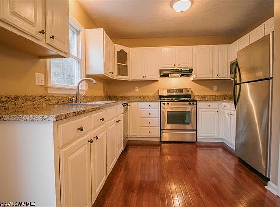 4th image of 2054 Pinecrest Dr