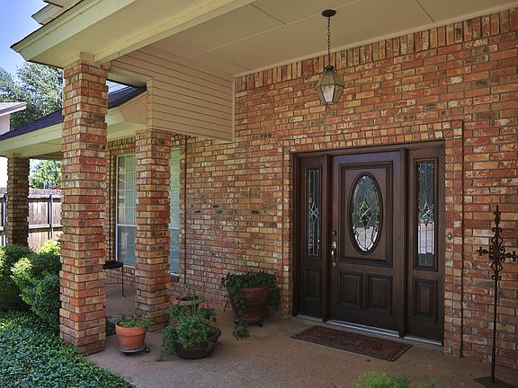 2nd image of 7 Pinehurst St