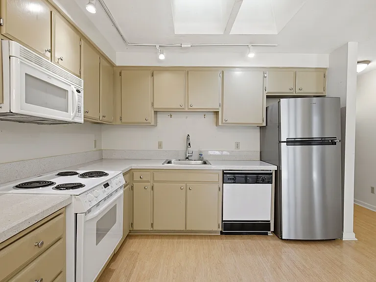 336 SE 50th Ave #1 — Photo 4
