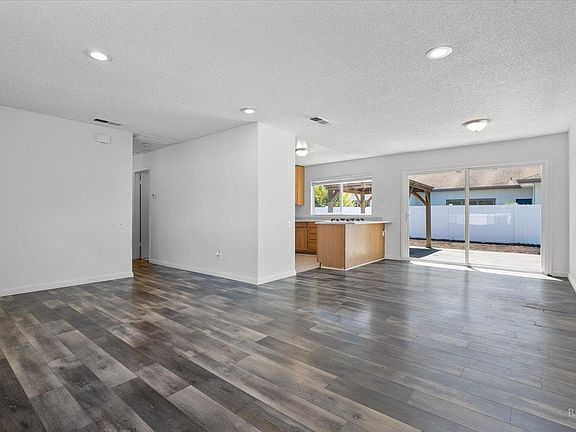 5th image of 752 Lindsay Avenue