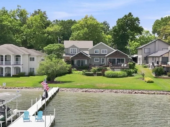 1322 Country Club Ter, Warsaw, IN 46580