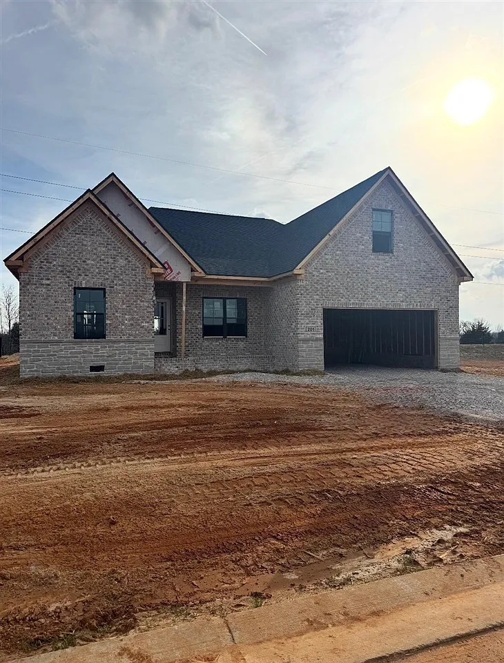 201 Magnolia Cir photo 1