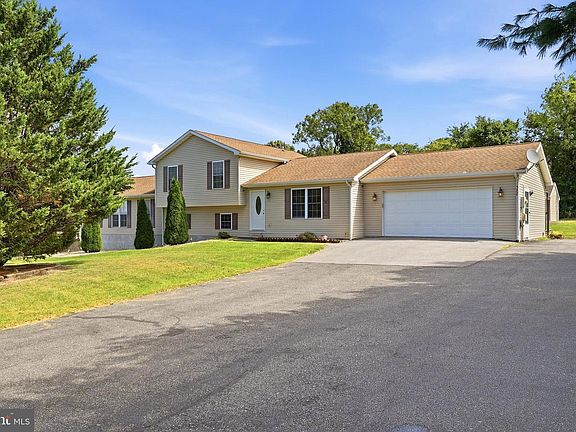 2nd image of 388 Camelot Blvd