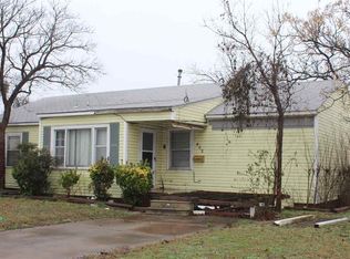 402 Circle Dr, Frederick, OK 73542