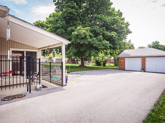 2nd image of 5514 Pico Ln