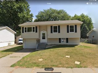1321 Calvin St, Davenport, IA 52804