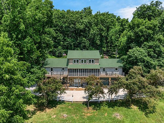 3rd image of 472 Mountain Dr