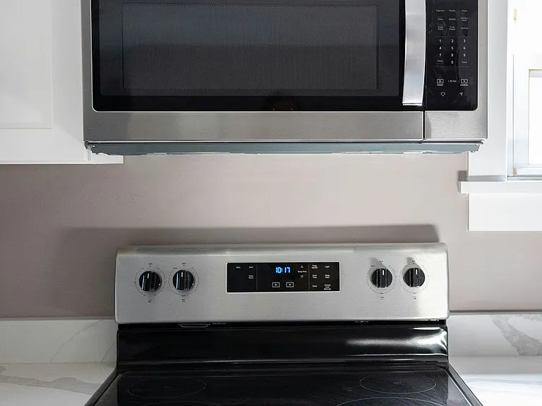 Modern equipped kitchen!
