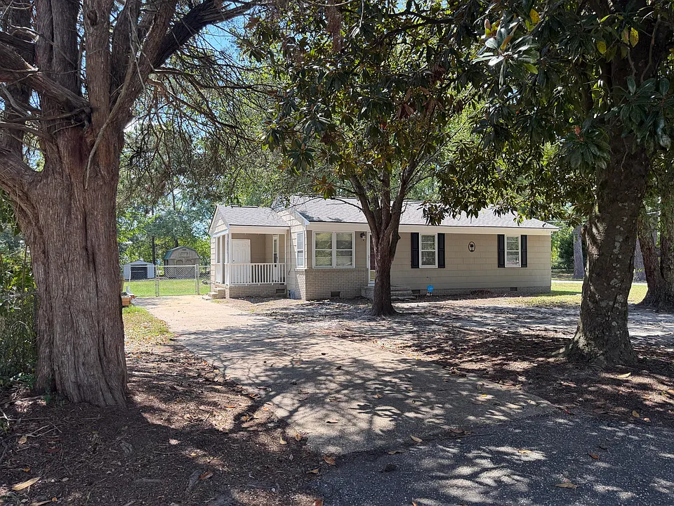 28 Gertrude Dr