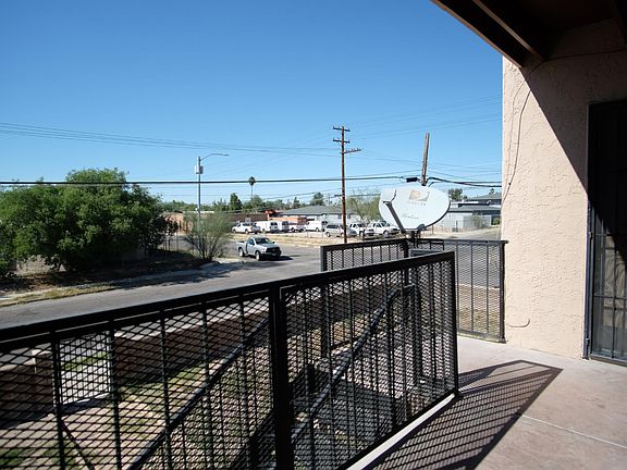 2nd image of 2462 N Balboa Ave