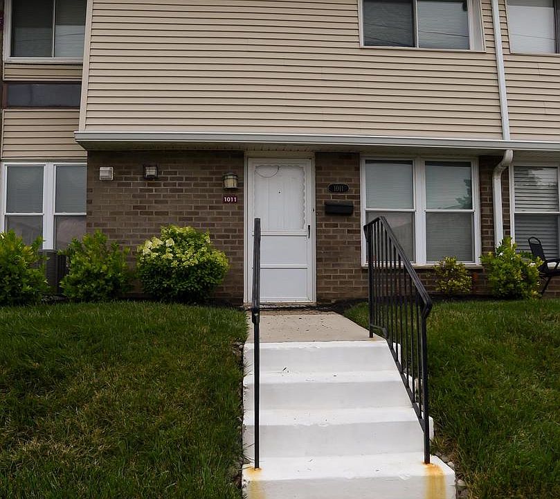 1st image of 3850 Woodhaven Rd #-1011