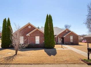 301 Dunolly Ln, Florence, AL 35633