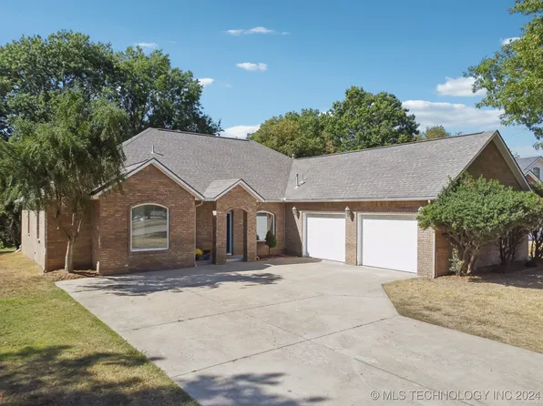 2714 Highwood Dr, Claremore, OK 74017