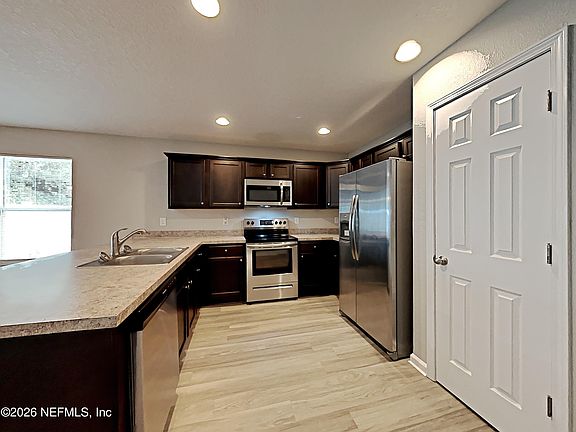 3rd image of 1384 SARAHS LANDING Drive