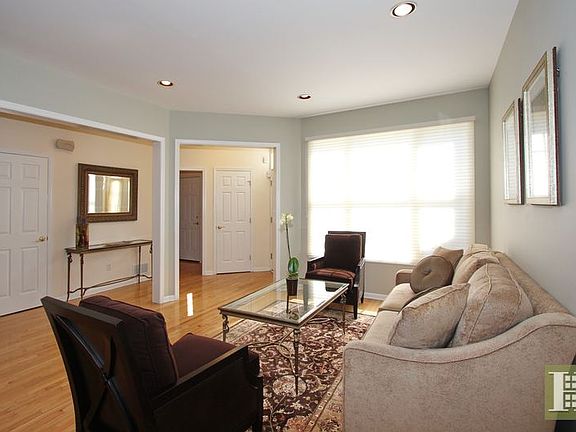 4th image of 25 Whalen Ct #25