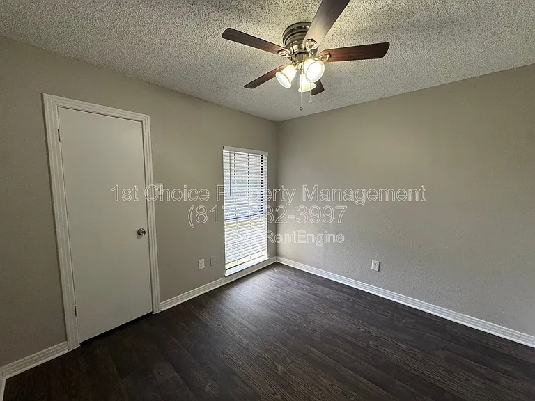 453 Little Valley Ct — Photo 21