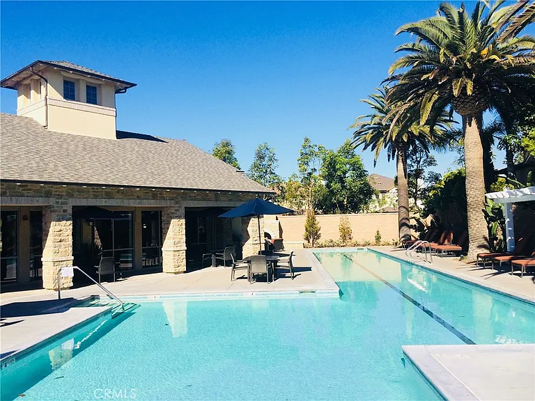 4731 Oceanridge Dr — Photo 32