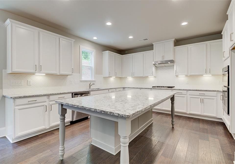 1st image of 102 Mountainside Dr