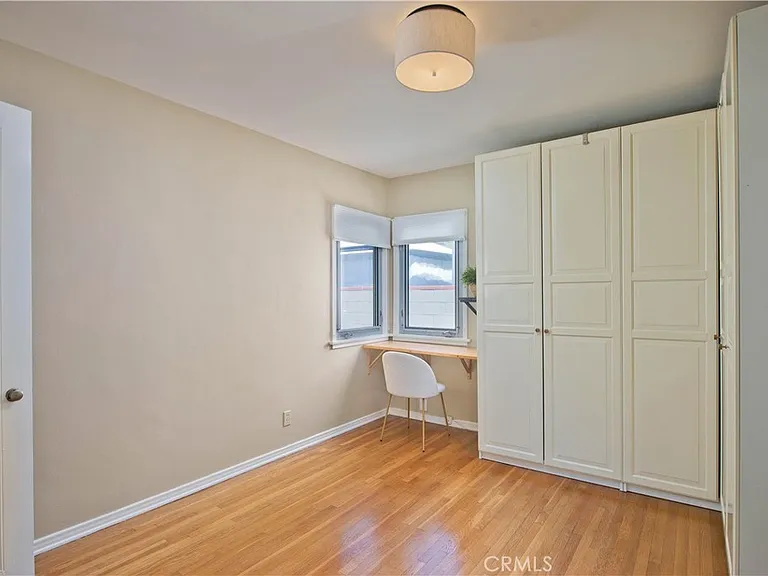 2121 N Screenland Dr — Photo 15