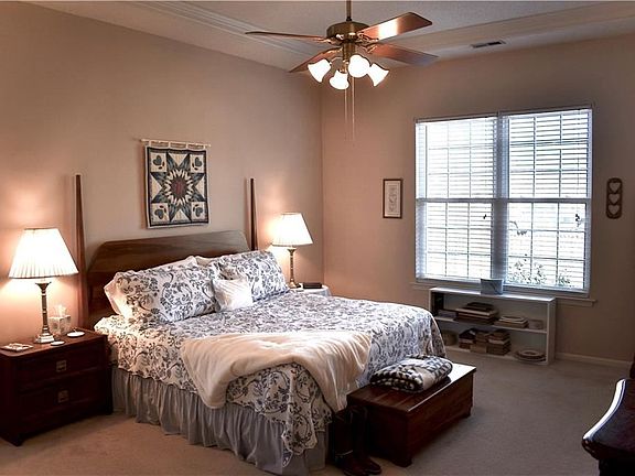 4th image of 101 Great Oak Cir