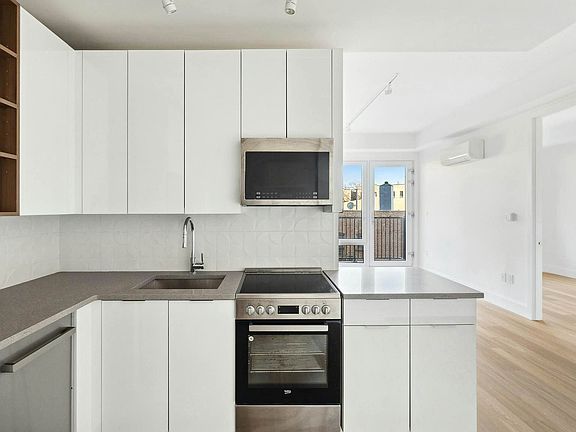 3rd image of 715 E 32nd St APT 5F