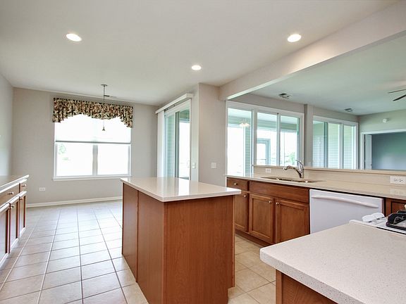 4th image of 3278 Province Cir