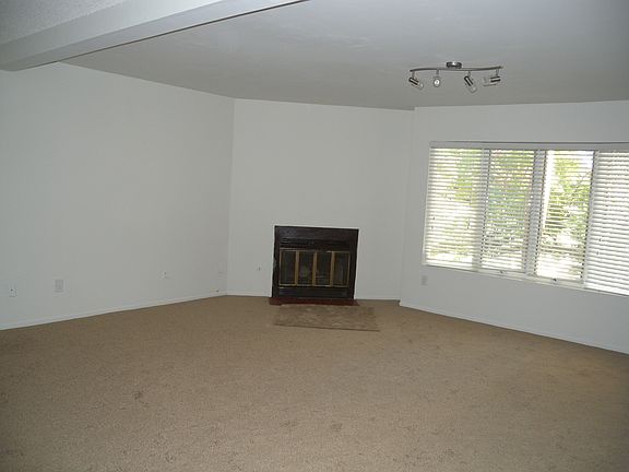 3rd image of 1117 Havenhurst Dr APT 204