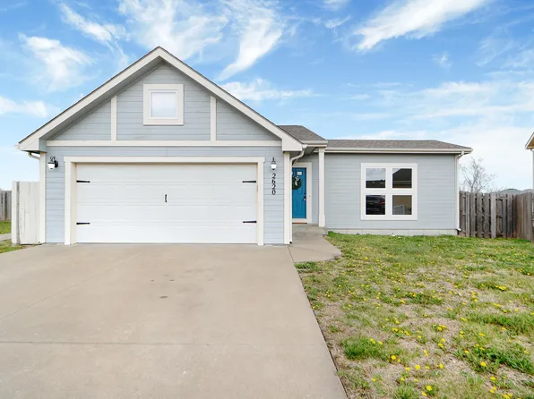2620 Brook Cir, Manhattan, KS 66502