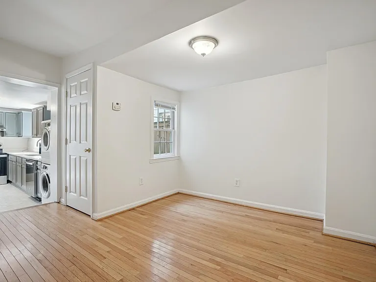 1121 Prince St — Photo 4
