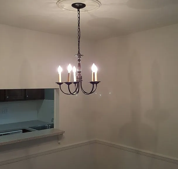 Chateau Orleans Apartments — Photo 37