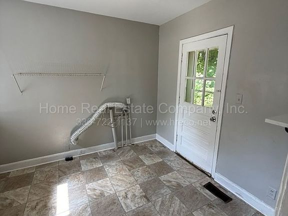 4th image of 3137 Luther St