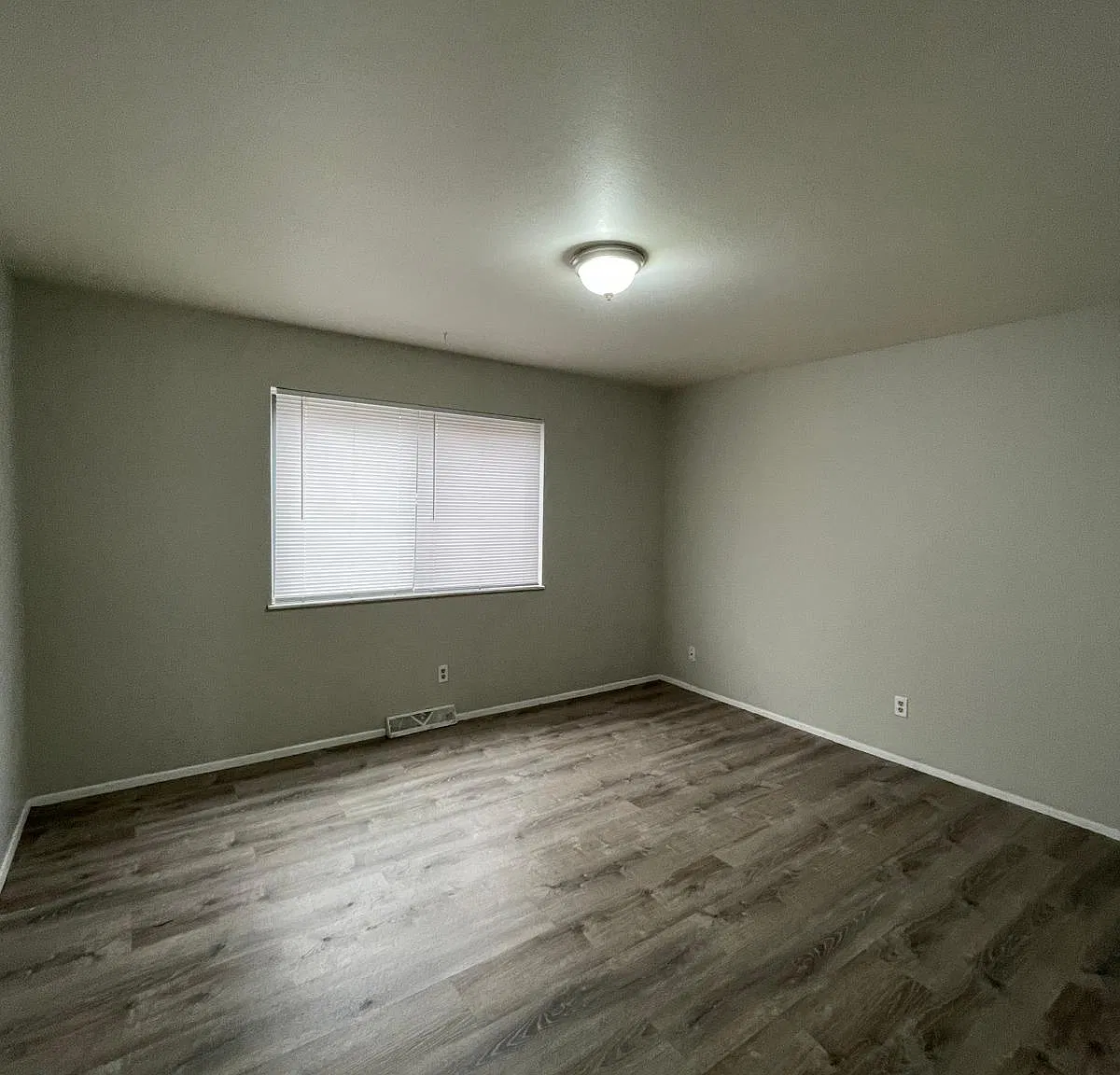 428 Chambers Rd — Photo 2