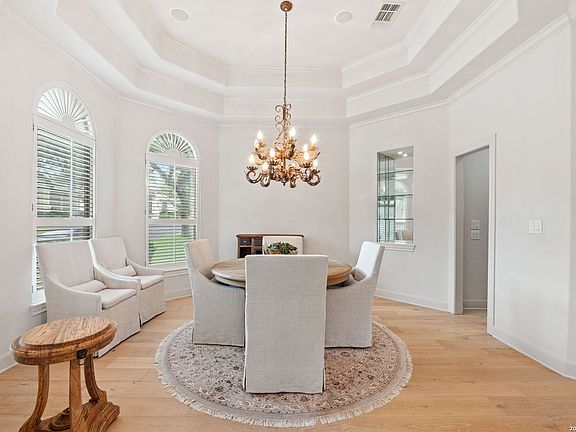 5th image of 21 Worthsham Dr