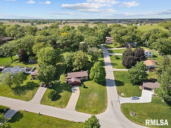3rd image of 440 Center Dr