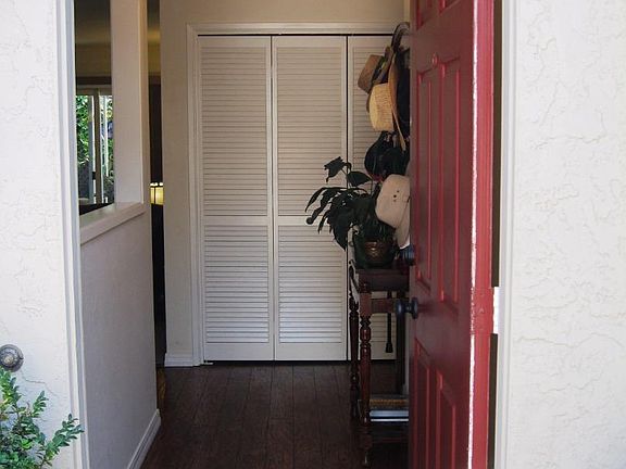 4th image of 499 Cloudview Dr
