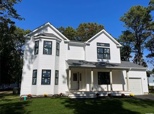 140 Gull Dip Rd, Ridge, NY 11961