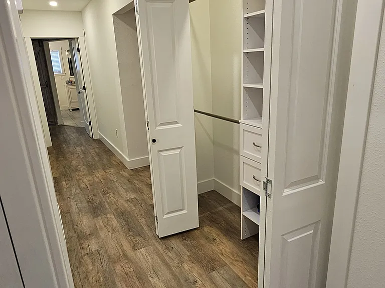 219 Edgevale Dr — Photo 17